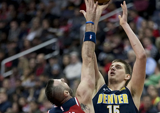 他能够在与 他能够在与